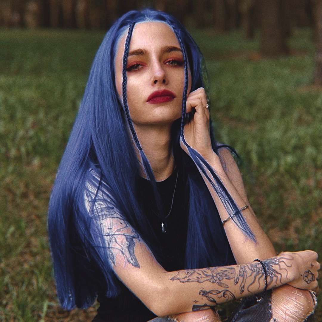 Yulia Ehwaz recuerda a las personas que están lejos con «Letter From ...