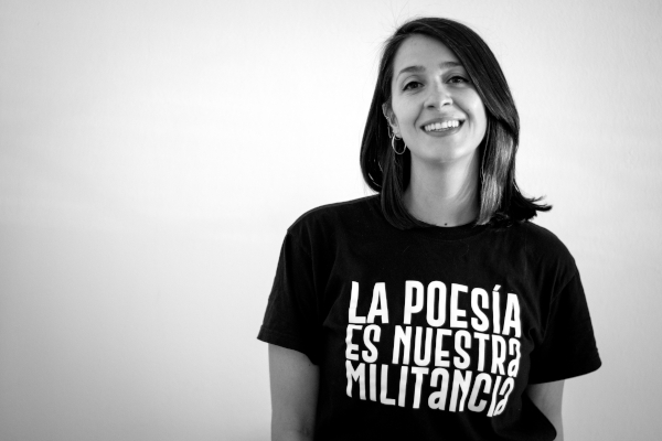 Aye Estévez transforma la violencia de género en memoria y denuncia con “8 pasos”